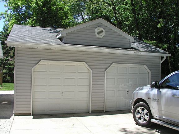 2nd image of 490 Pleasant View Dr