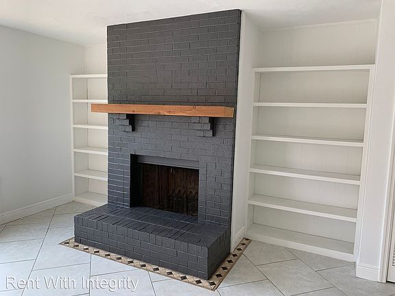 2nd image of 152B Locke St #152-B