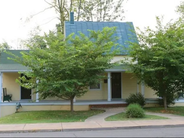 215 Culpeper St #A, Warrenton, VA 20186