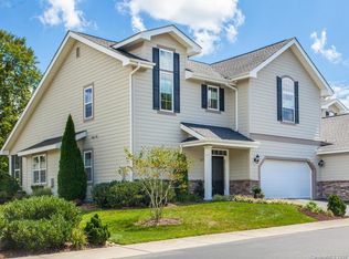 182 Towne Place Dr, Hendersonville, NC 28792