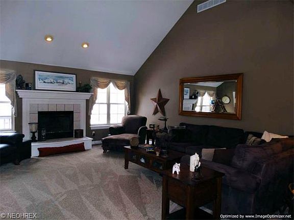 4th image of 107 Sugarbush Gln