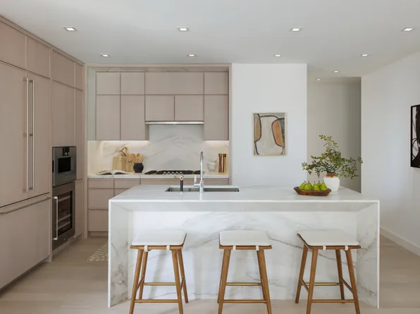 138 East 50th Street image 3 of 13