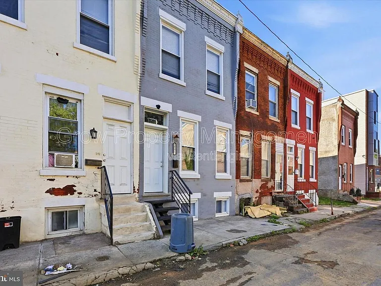 1935 N Newkirk St — Photo 25