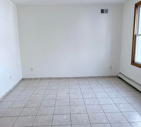 5th image of 85 Laidlaw Ave #1