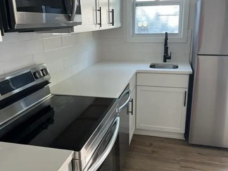 207 Rosebank Ave #B — Photo 6