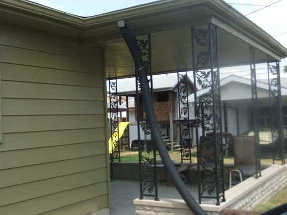 3rd image of 203 W Columbia St