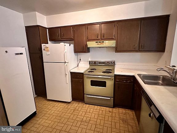 3rd image of 3861 El Camino Pl #1