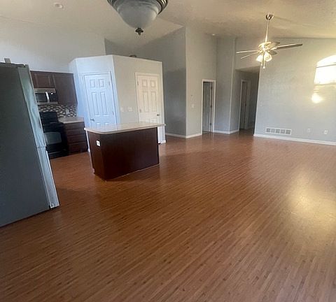 5th image of 292 E Winchester Dr S