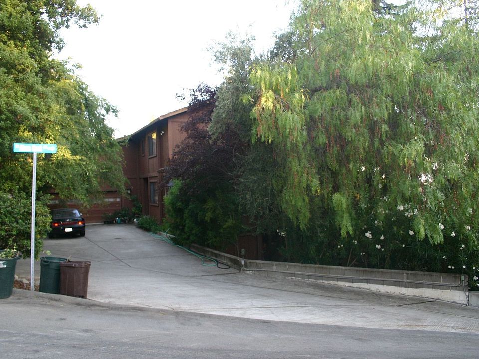 Front spacious entrance