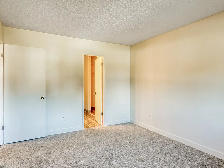 Michael Manor Apartments — Photo 15