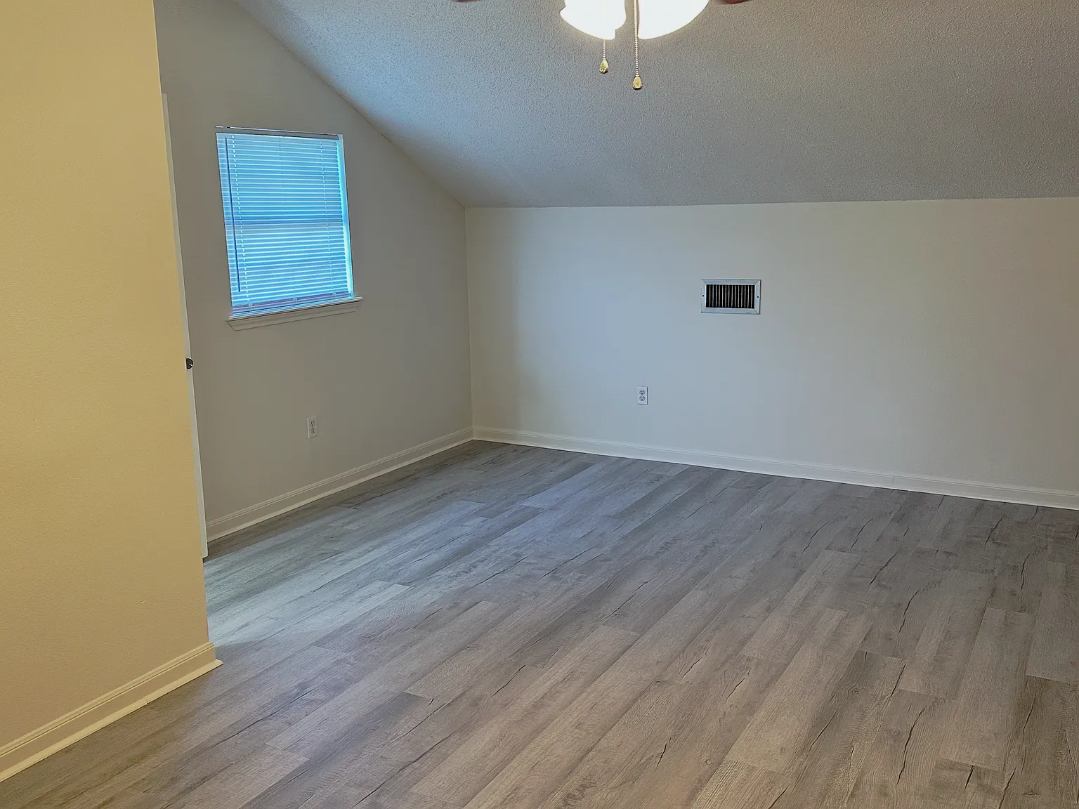 3 bed, 1365 sqft, $1,295 — Photo 2