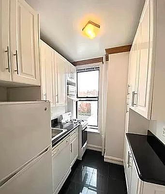 3rd image of 310 E 19th St APT 24