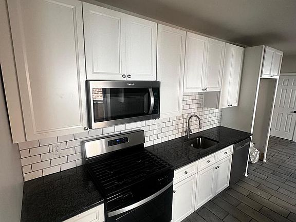 4th image of 1361 Locust St