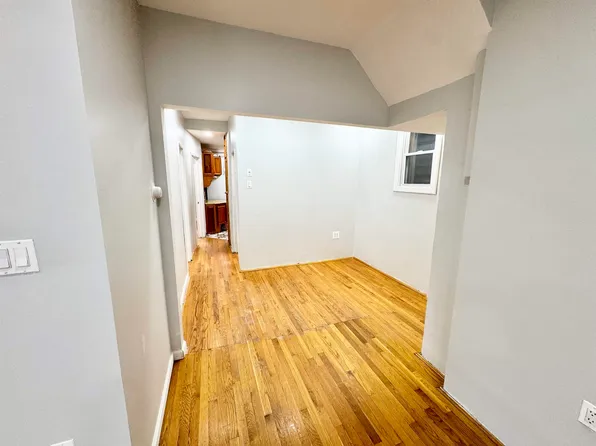 272 Winfield Avenue image 10 of 14