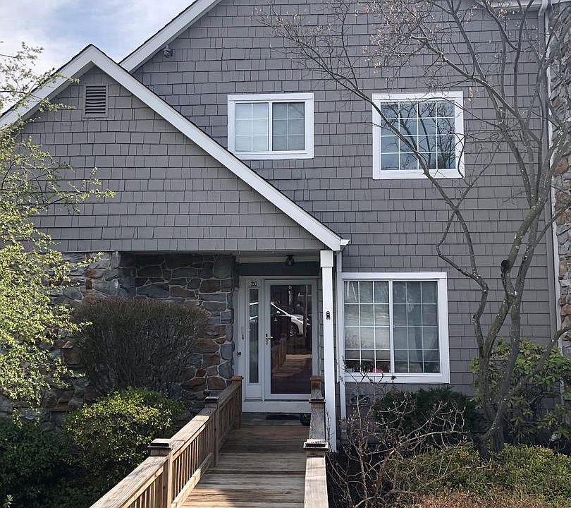 1st image of 20 Lantern Ln #20