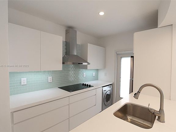 3rd image of 1021 Michigan Ave APT 8