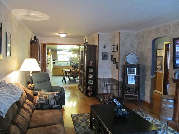 3rd image of 2370 Burgoyne Ave