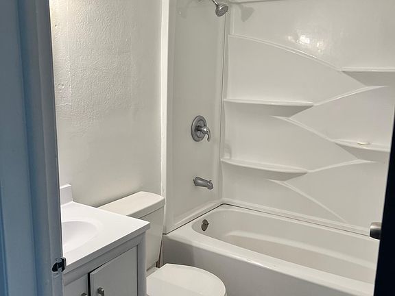 4th image of 4044 Crest Dr #4044