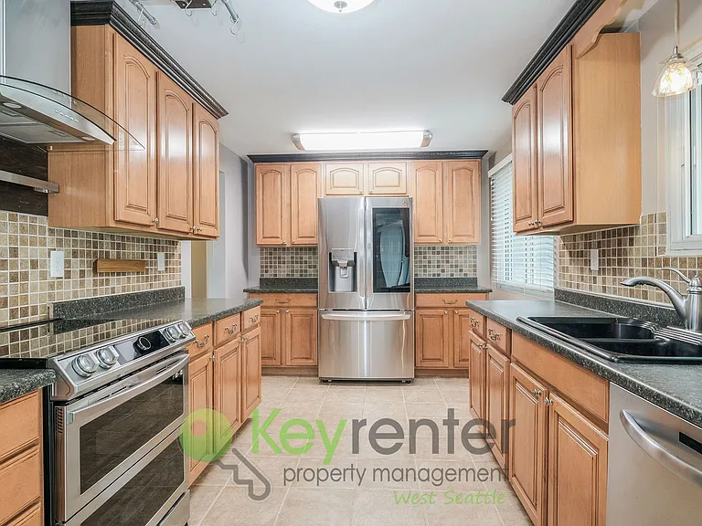 1327 S 232nd St — Photo 10