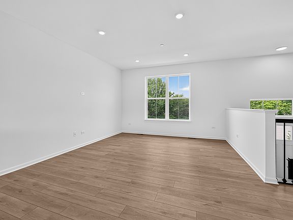 4th image of 166 Berkshire Dr