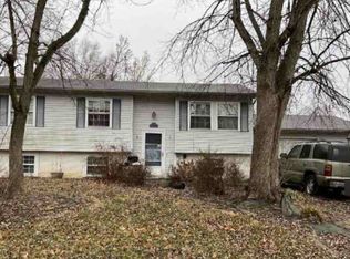 5911 Deer Trl, Godfrey, IL 62035