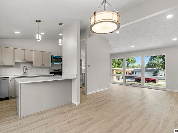 4th image of 9658 Corby St