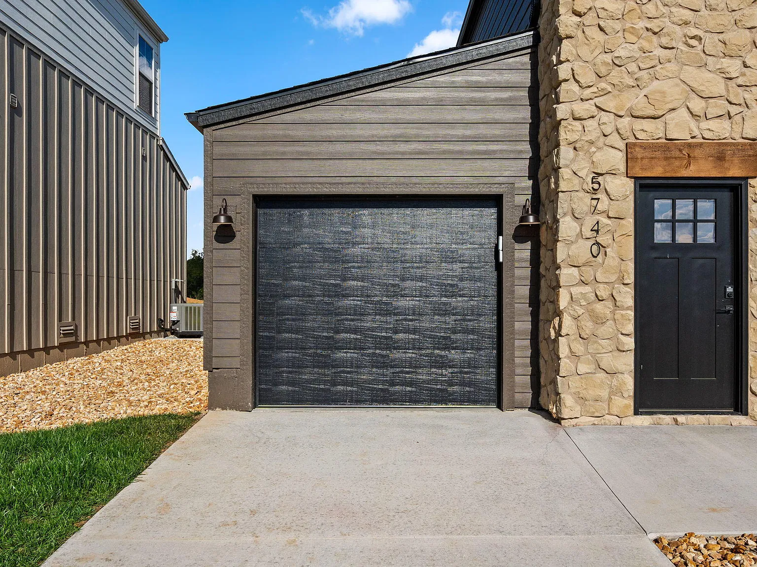 4 bed, 3.5 bath, 2100 sqft, $3,095 — Photo 3