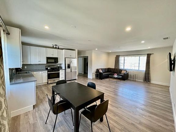 3rd image of 5517 Romaine St #2