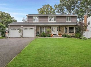27 Frankle Ln, Old Bethpage, NY 11804