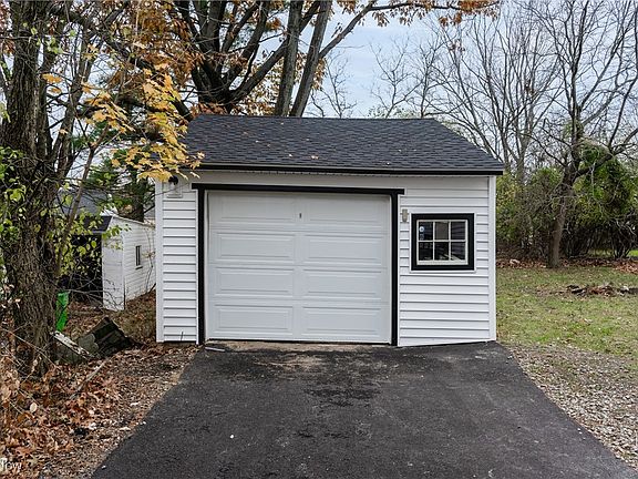 4th image of 87 Tudor Ave