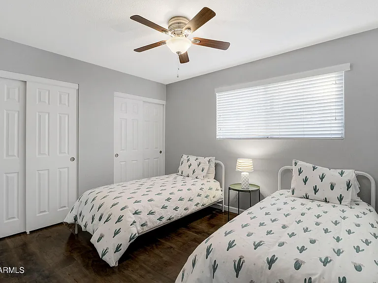 5803 S Kenwood Ln — Photo 12