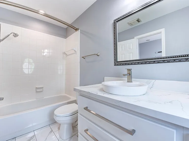 34 Waugh Dr #D — Photo 32