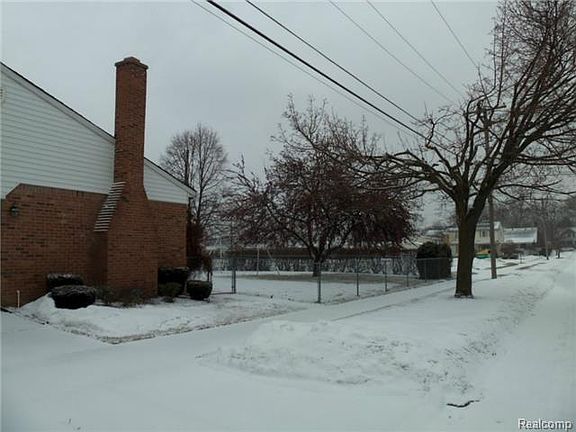 5th image of 2010 N Evangeline St