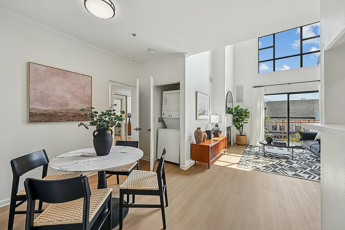 Bright and open modern apartments - Pasadena Gateway Villas
