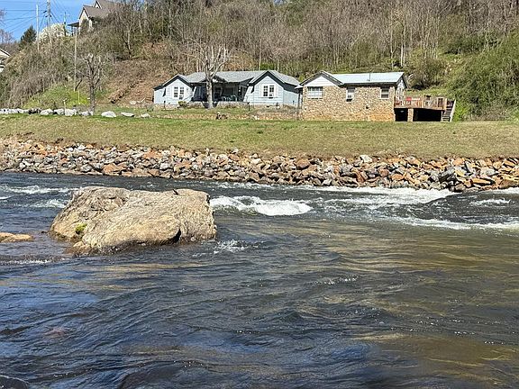 2nd image of 153 N River Rd