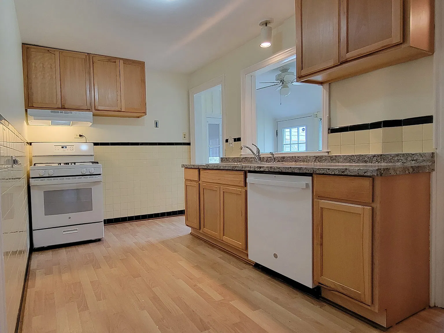 4 bed, 2.5 bath, 2000 sqft, $3,950 — Photo 4