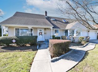 324 Orchid Rd, Levittown, NY 11756