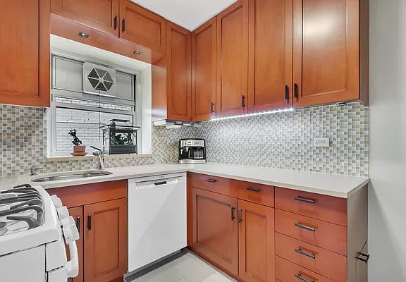 4th image of 430 E 56th St #7B
