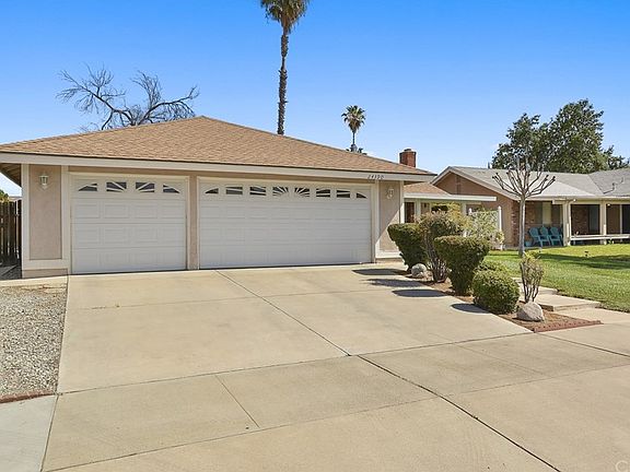 3rd image of 24390 Via Del Sol St