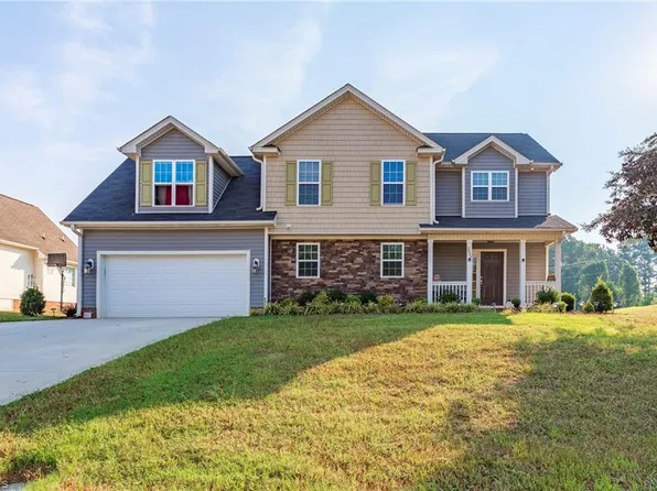 3800 Longmeadow Dr, Mebane, NC 27302