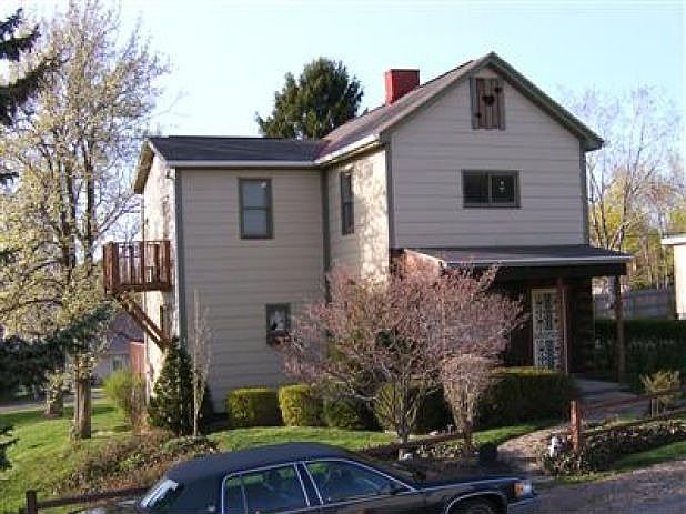 1st image of 841 Louise St
