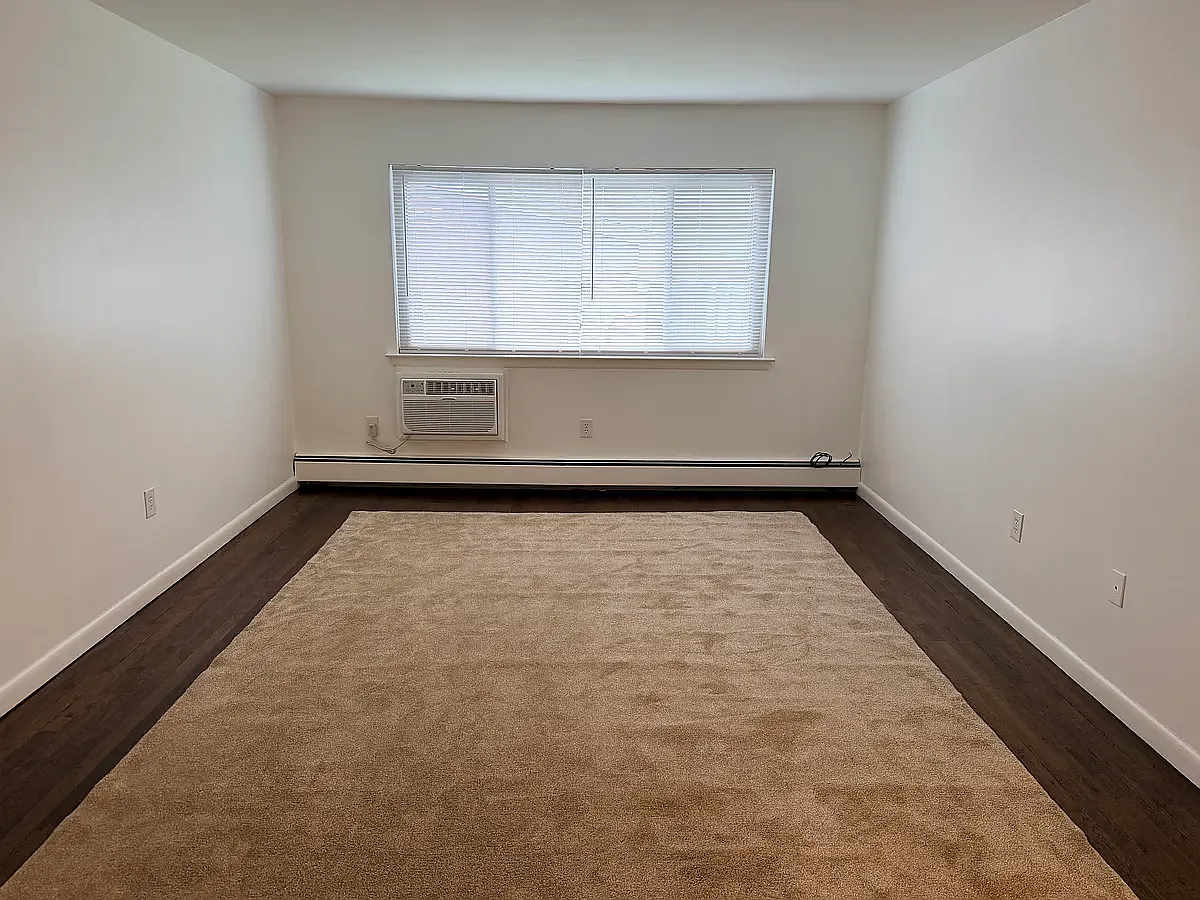 1 bed, 952 sqft, $2,200 — Photo 2