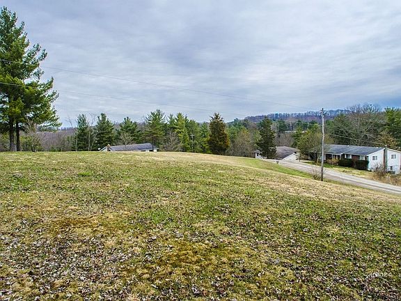 5th image of Wonder Hills Dr