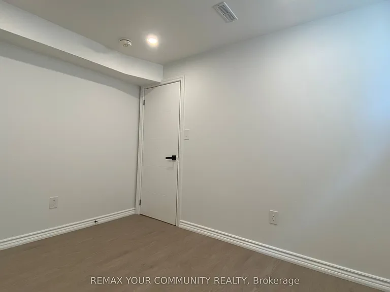 134 Kemano Rd #BASEMENT — Photo 10