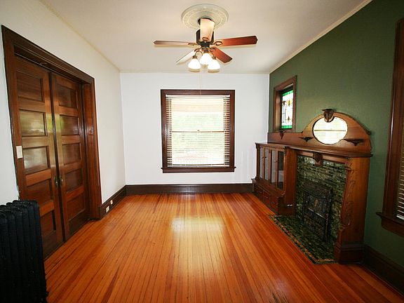 4th image of 1423 Race St APT 1