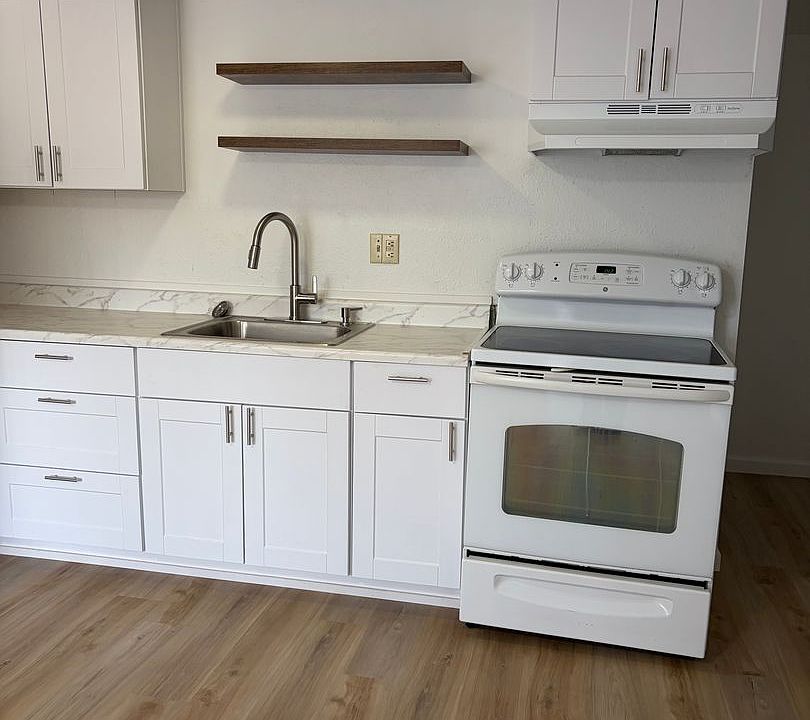 1st image of 1104 E 4th St