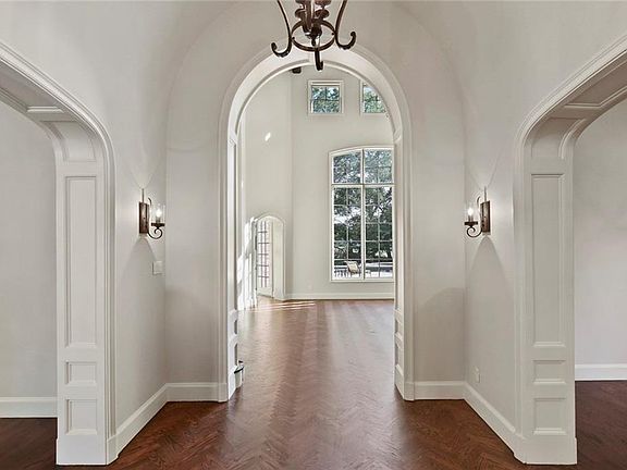 4th image of 409 Borders Ct