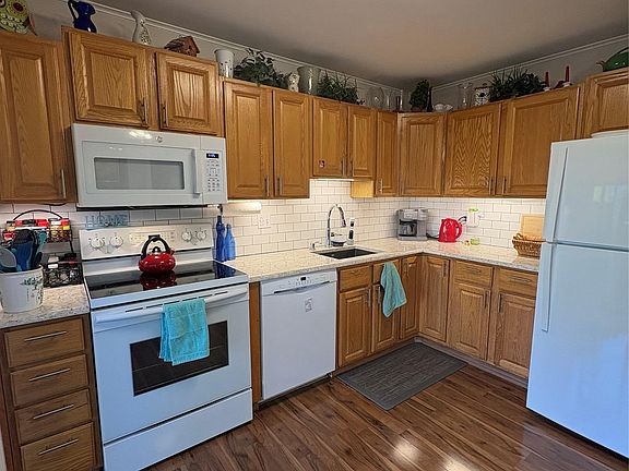 4th image of 1030 Larson Ct