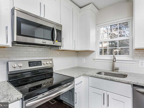 4th image of 3448 Old Crown Dr