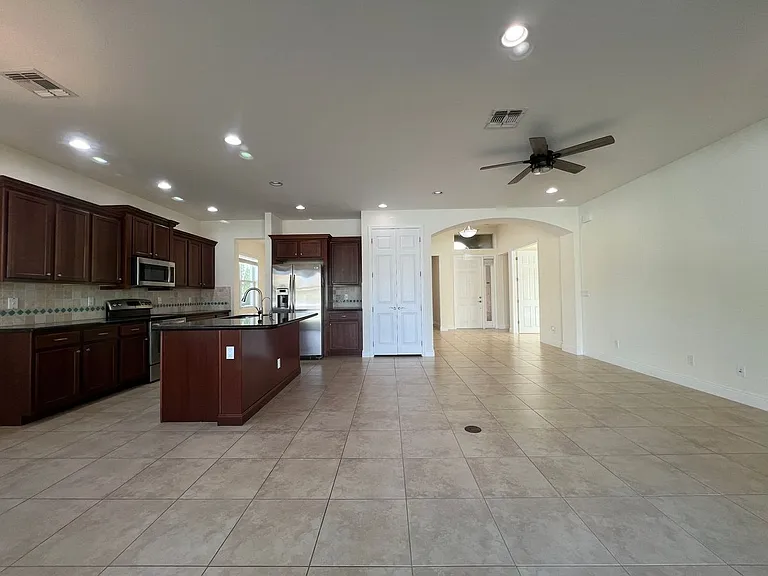 11948 SW Crestwood Cir — Photo 2